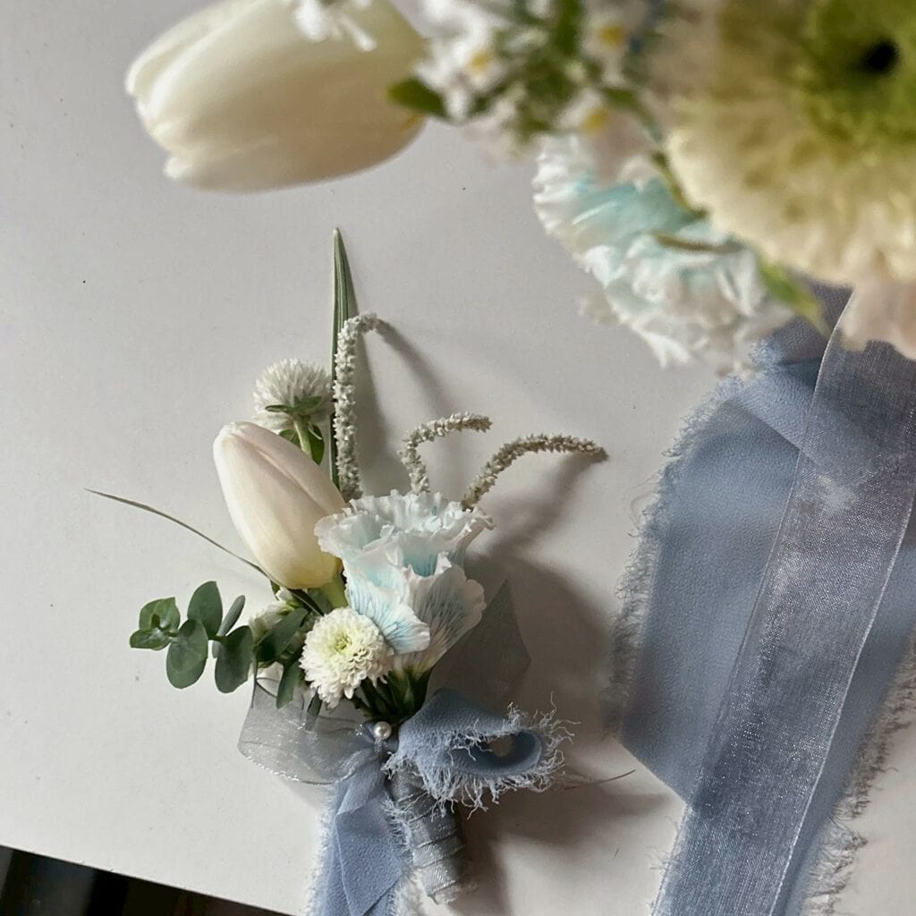 村家鮭女作品：胸花