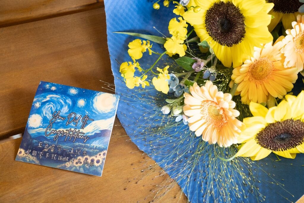 畢業花束推薦 1:透過「畫語」代替「花語」,描繪出最真摯的祝福。