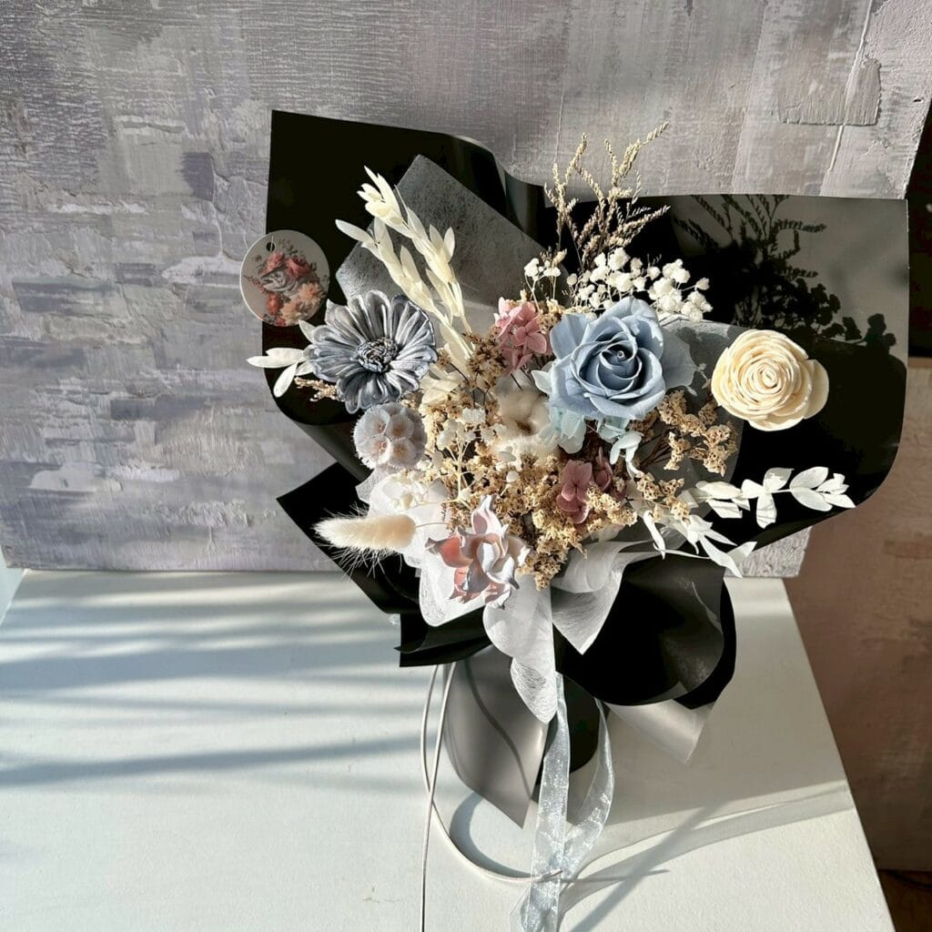 村家鮭女作品：永生花束