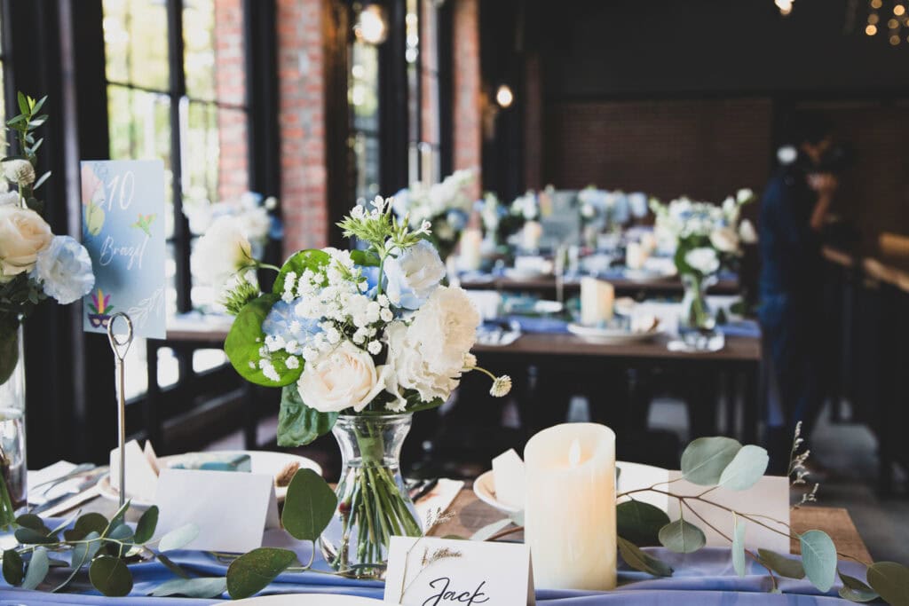 村花弄囍 x 美軍俱樂部的室內桌花設計