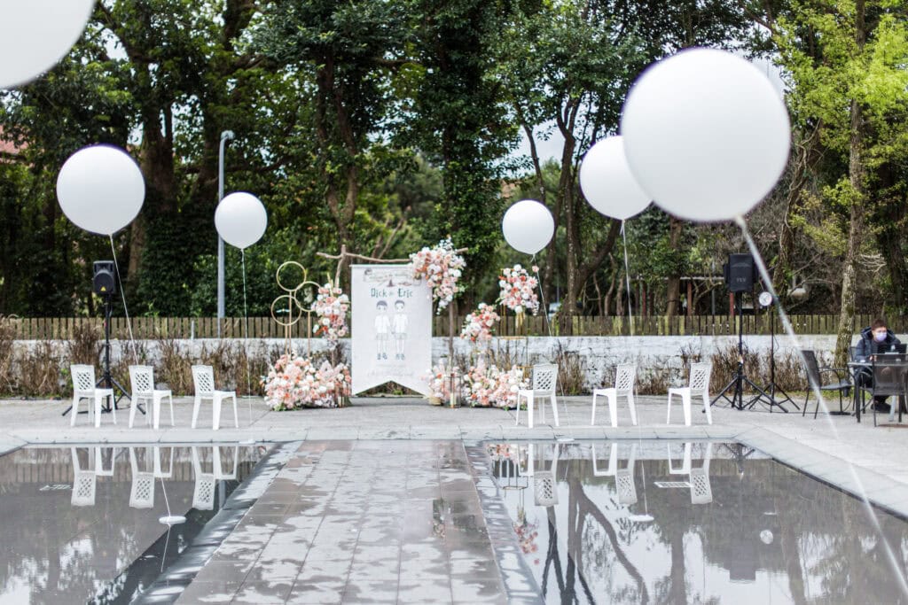 美軍俱樂部的戶外池畔很適合舉辦證婚儀式