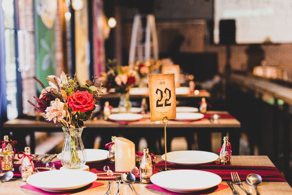 村花弄囍x美軍俱樂部的哈利波特主題的室內桌花佈置