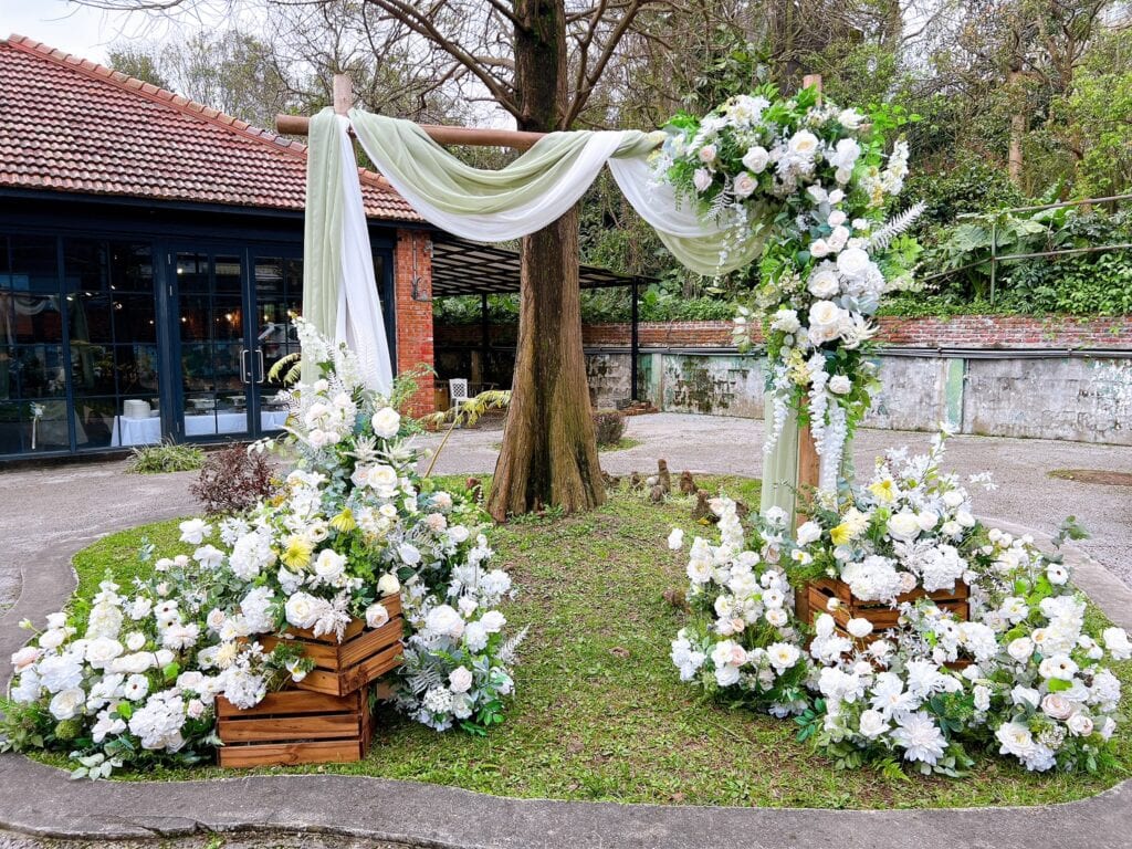 美軍俱樂部 x 村花弄囍所設計的鮮花拱門