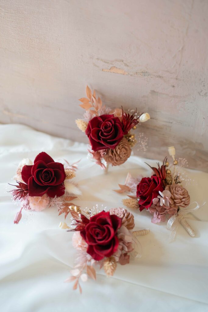 村家鮭女作品：永生胸花